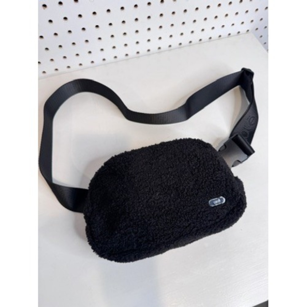 Lole Black Sherpa Fleece Belt Bag Fanny Pack Adjustable Logo Strap Cozy Borg